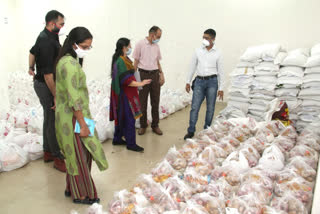 Jamnagar Collector Ravishankar reviews the newly made ration kit