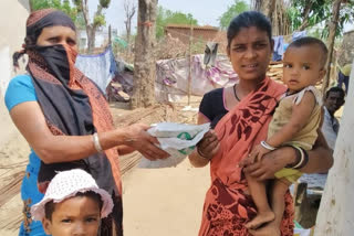 ready to eat food are distributed to children in raipur