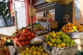 Fruit seller of Raiganj are tensed due to lockdown