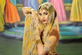 sonam kapoor in anarkali abatar