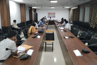 Agar Malwa Collector took a meeting of officials