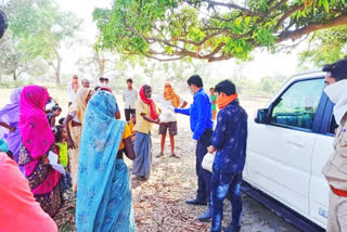 भाजपा अपना दल विधायक के प्रतिनिधि ने लॉकडाउन के दौरान बांटा राशन