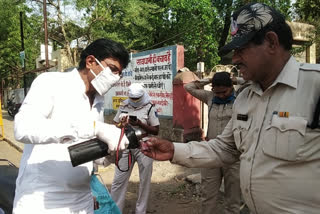 Social worker gave tea to the personnel on duty