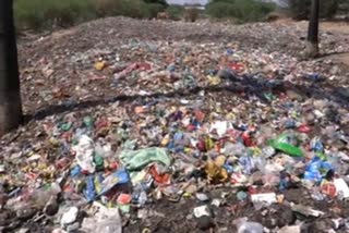 Garbage village  ராமநாதபுரம் மாவட்டச் செய்திகள்  பரமக்குடி செய்திகள்  nelmadur village news  paramakudi news  The village of Nelmadur which turns into garbage