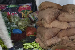 Vegetables and fruits sold in Indore despite restrictions