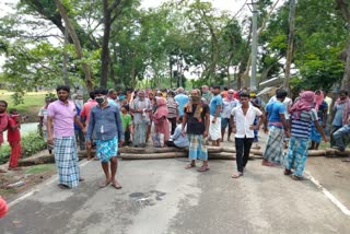 Villagers protesting on demand of ration during lockdown