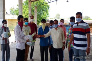 swf sangareddy committee distributed food to transport divers at sangareddy district