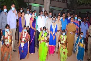 Tumkur district commission made baby shower to pregnants