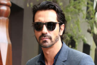 Arjun Rampal provided PPE kits to BMC health workers