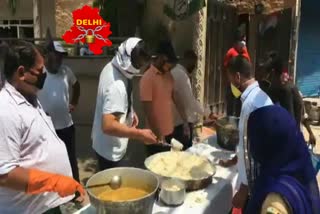 Congress kitchen was arranged in Delhi Dallupura village during the lockdown