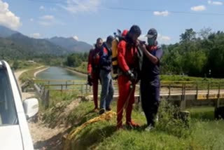Divers in search of old man jumping in Sundernagar canal in mandi