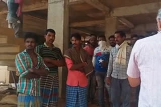 vigilance dysp visited migrant workers  വിജിലന്‍സ് ഡിവൈഎസ്‌പി  അതിഥി തൊഴിലാളികള്‍  മലപ്പുറം കൊവിഡ് വാര്‍ത്തകള്‍  കൊവിഡ് വാര്‍ത്തകള്‍ കേരളം  migrant workers news kerala  migrant workers