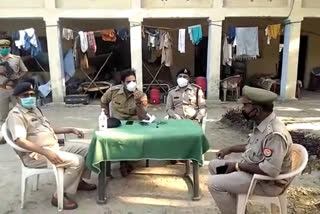 pac cops violate lockdown in ayodhya