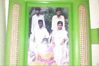 four members of the same family committed suicide by hanging in hyderabad