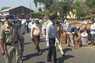 SDM reviewed the arrangements after reaching the vegetable wholesale market