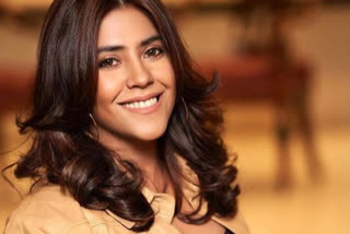 ekta kapoor stands beside paparazzi