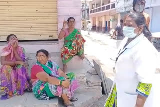 Women misbehave with Health Employee in Kalaburgi