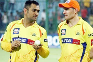 Dhoni and mike