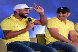 Never met anyone quite like Dhoni: Hussey