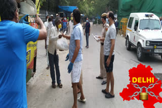 Delhi Police helping needy during lockdown