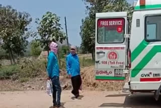 108 వాహనంలో ఆసుపత్రికి తరలింపు