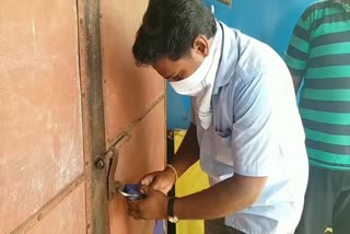 revenue dept seals shops opened during lockdown in manaparai