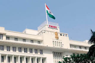 मुख्यमंत्री उद्धव ठाकरे  सरकारी कर्मचाऱ्यांची संख्या  government office attendance in lockdown  lockdown effect  corona update