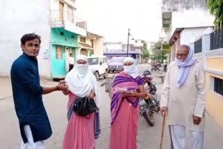 Anganwadi workers are distributing door-to-door Ayurvedic medicines in raisen