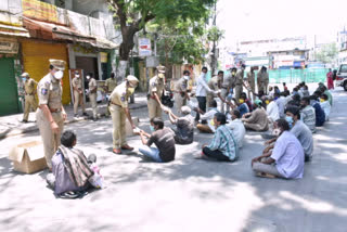 mahankali-police-distributed-food-to-poor-people-at-mahankali-police-station-region