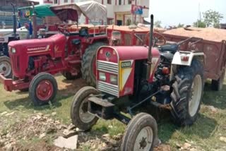 four tractor of sand seized
