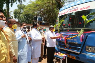 Fever clinic in three buses