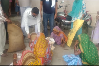 BJP leader distributed wheat to poor women