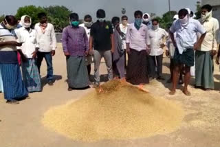 FARMERS PROTESTED IN LAXMIPUR IKP CENTER