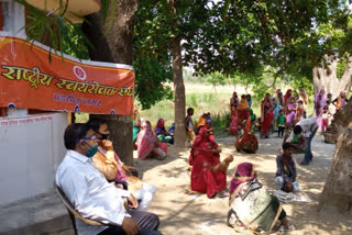 rss worker food distributed  to poor