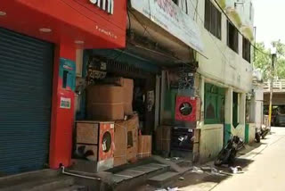 Electronic shops open indiscriminately in lock down