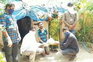 person responds over etv bharat story in nellore city and donates food to poor