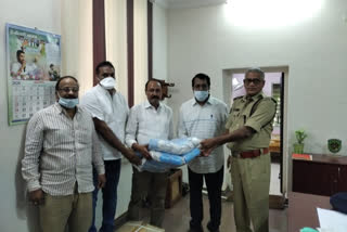 Distribution of Century Club organizers' masks to Visakha police