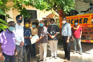 Actor Rajini sends relief items for people in tamilnadu director association