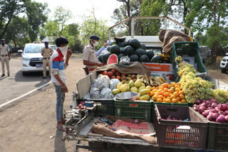 administration taken action against on home delivery traders who were violating the lock down in narsinghpur