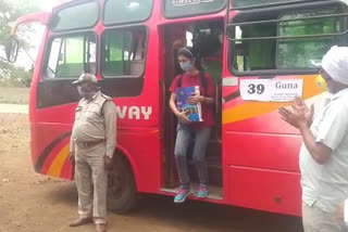 32 students of vidisha came back from kota via bus due to cm's initative