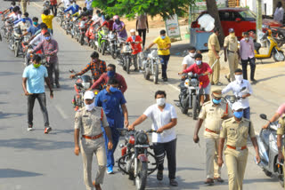 ఒంగోలులో వాహనదారులకు పోలీసుల గుణపాఠం