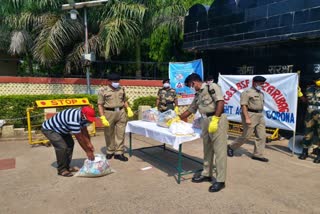 BSF jawans distributed ration to needy in Hazaribag