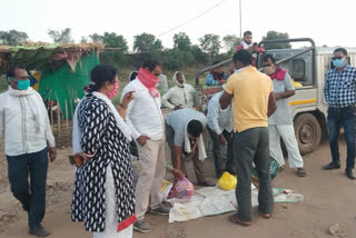 Tehsildar provided ration of 15 days to 160 laborers with public cooperation In Harda