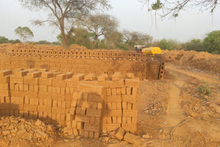 District Mining Department raids on 19 brick kilns in dhanbad