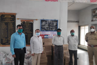 satyajitsingh patankar gave sanitizer to patan administration