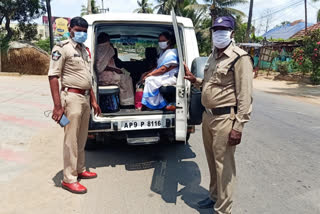 police help to pregnent ladies in east godavari district