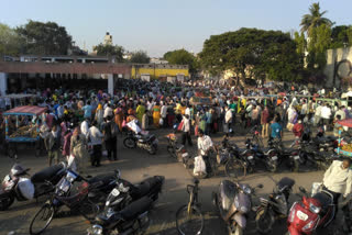 social distancing rule violate in solapur