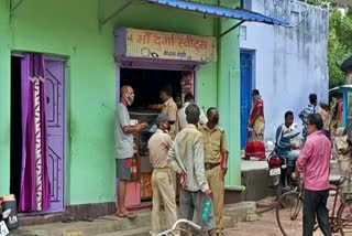 Shopkeepers tearing down lockdown l