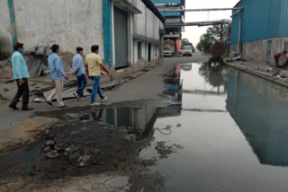 Alwar news,  बहरोड़ में लॉकडाउन,  violating lockdown in alwar, अलवर में लॉकडाउन,  बहरोड़ में फैक्ट्री का निरीक्षण, rajasthan news,  coronavirus in rajasthan