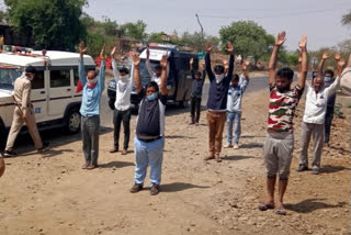 Agar Police made people to do exercise for roaming on streets during lockdown